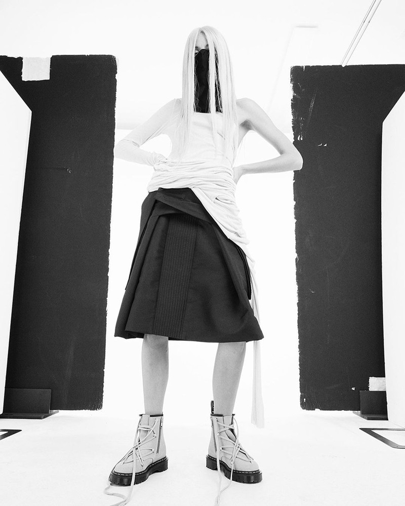 Dr.Martens,Rick Owens  欧阳娜娜都爱的「暗黑联名鞋」又来了！造型够惊艳！