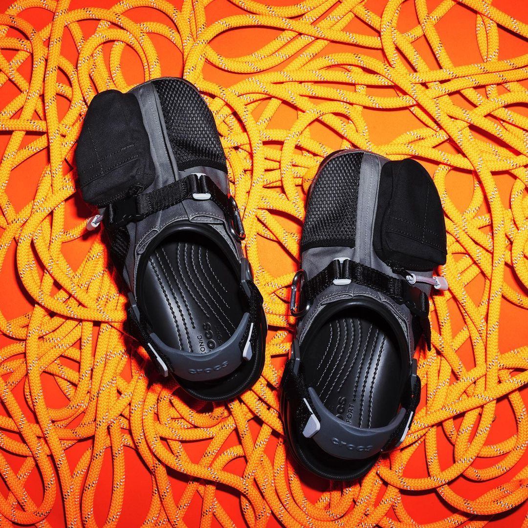 鞋,上有,口袋,Crocs,Beams,联名,现已,发售,C  「鞋子带兜」又来了！Crocs x BEAMS 联名刚刚发售！