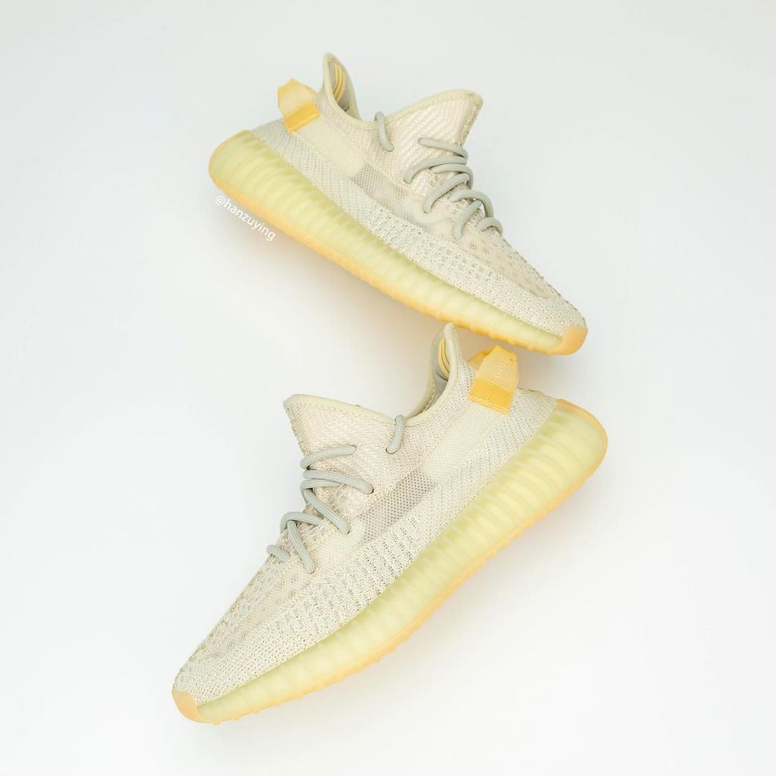 Yeezy 350 V2,adidas,发售,GY3438  新玩法！今夏这款 Yeezy 350 V2 会变色！两种造型差别巨大！