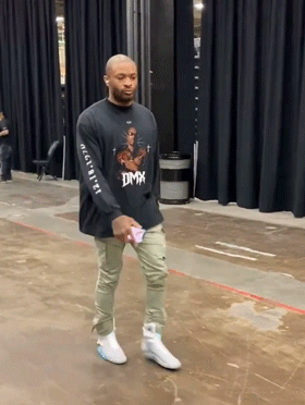 塔克,The Shoe Surgeon,Nike,Kobe  壕无人性！塔克总决赛上脚「土豪 AJ1」！自带 32.74 克拉钻石！