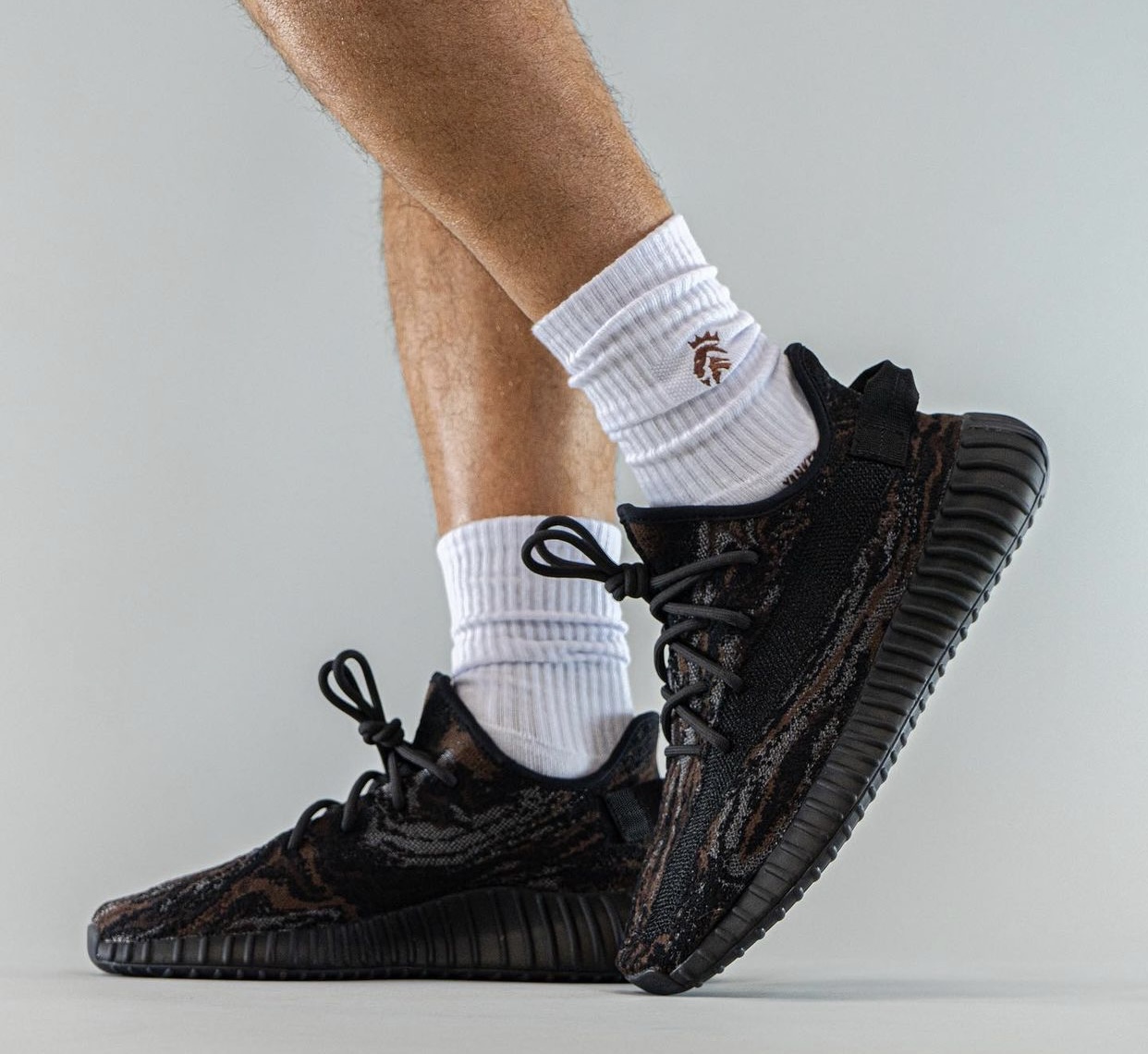 adidas,Yeezy,350 V2,MX Rock  上脚照曝光！全新大理石「黑天使」350 V2 将于 9 月发售！
