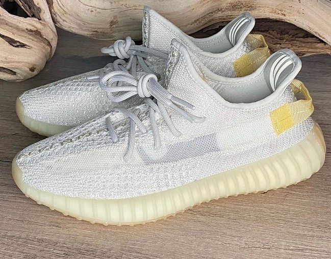 adidas,Yeezy Boost 350 V2,GY34  买一双顶两双！「纯白 2.0」Yeezy 350 V2 最新实物曝光！