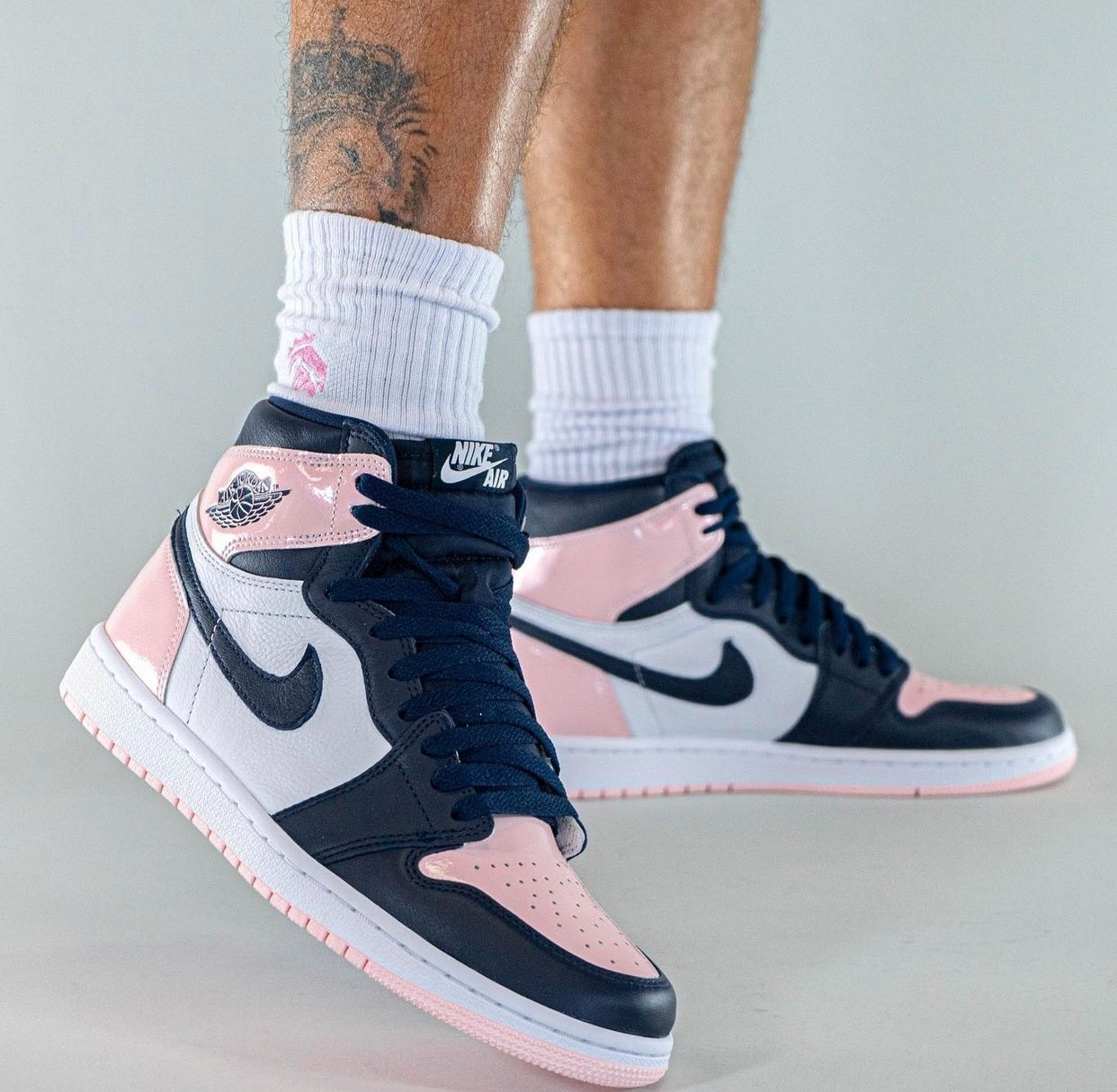 DD9335-641,Atmosphere,AJ1,AJ,A  颜值堪比天价「迈阿密」配色！「白粉」Air Jordan 1 上脚曝光！