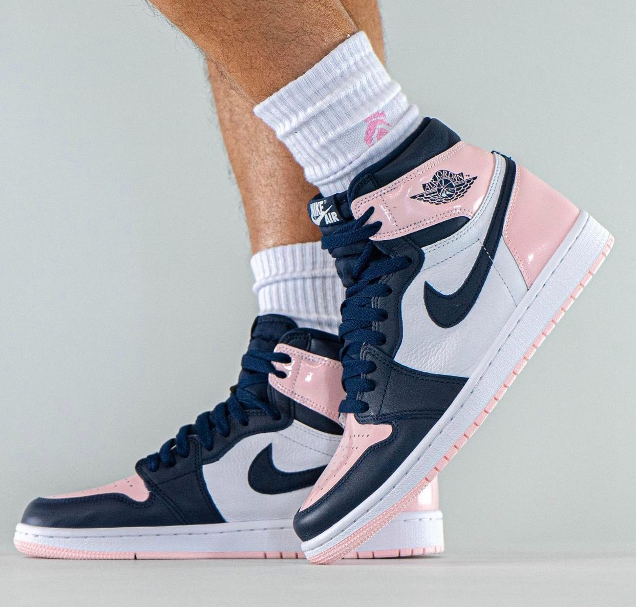 DD9335-641,Atmosphere,AJ1,AJ,A  颜值堪比天价「迈阿密」配色！「白粉」Air Jordan 1 上脚曝光！