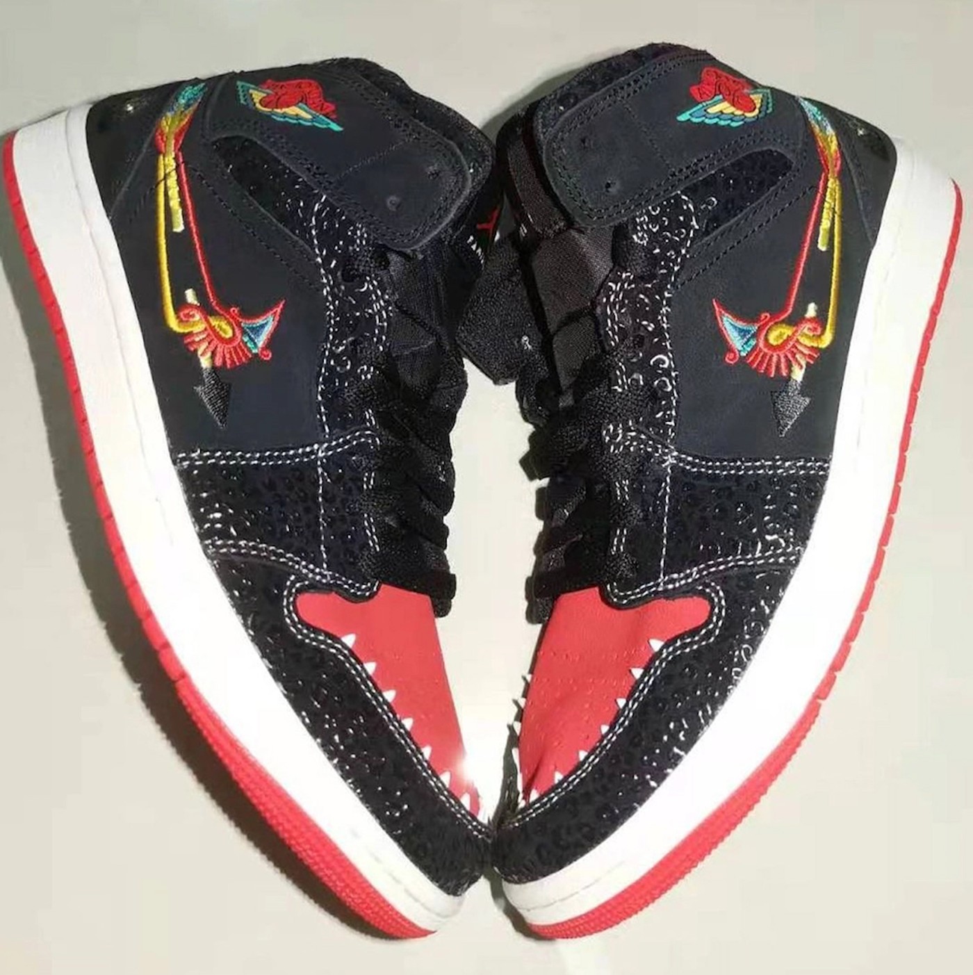 Air Jordan 1 Mid ,AJ1,Familia  亡灵节专属配色！全新 Air Jordan 1 Mid 实物图曝光！