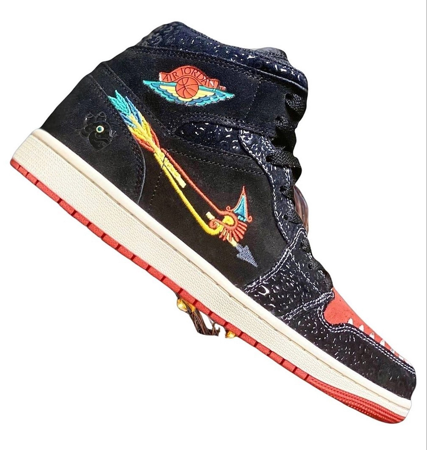 Air Jordan 1 Mid ,AJ1,Familia  亡灵节专属配色！全新 Air Jordan 1 Mid 实物图曝光！