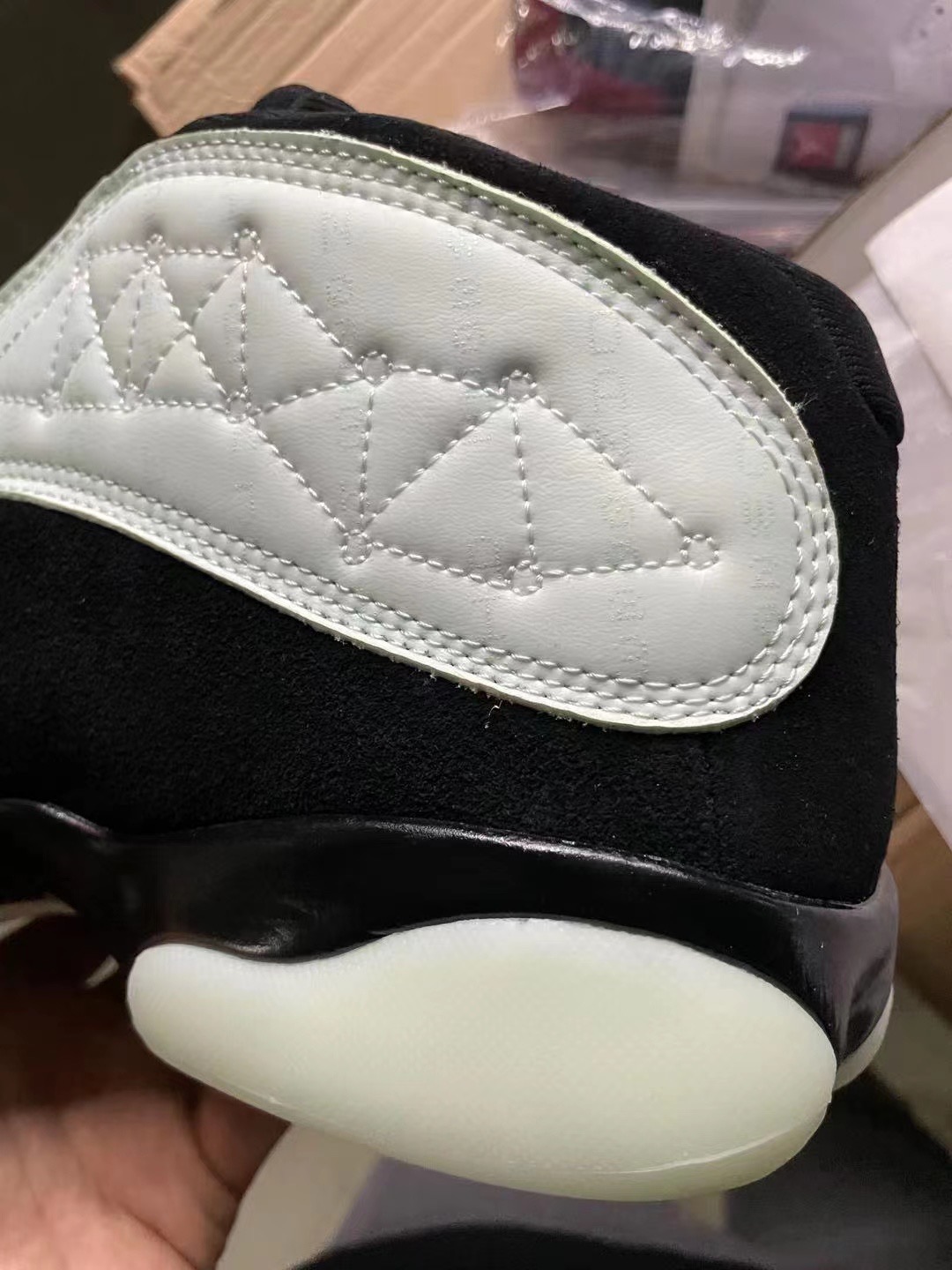 AJ13,AJ13 Low  今年的「光棍节」AJ 实物首次曝光！熊猫配色还有夜光效果！