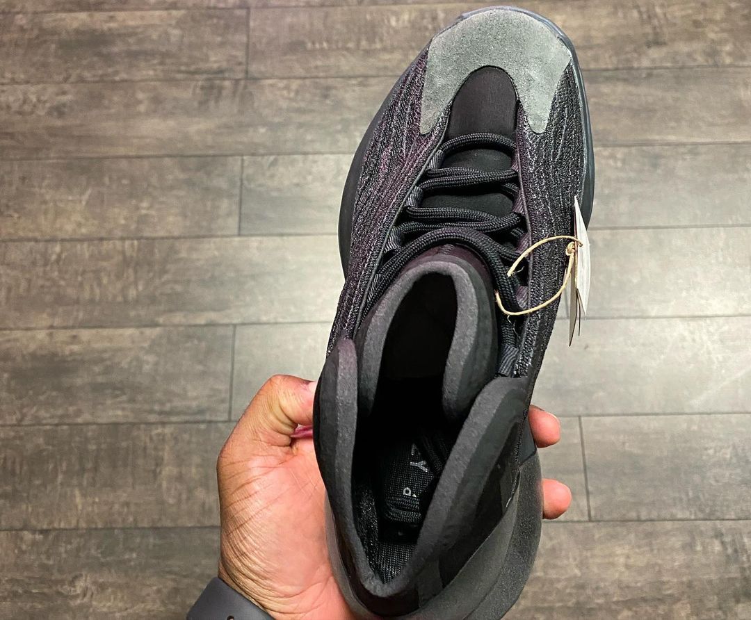 adidas,Yeezy,Quantum,Onyx,GX13  「黑武士」配色太帅！全新 Yeezy Quantum 实物图曝光！