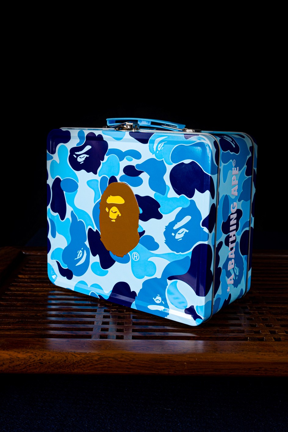 BAPE,发售  BAPE®️ 潮流月饼又来了！猿人头造型真特别！入手方式在此！