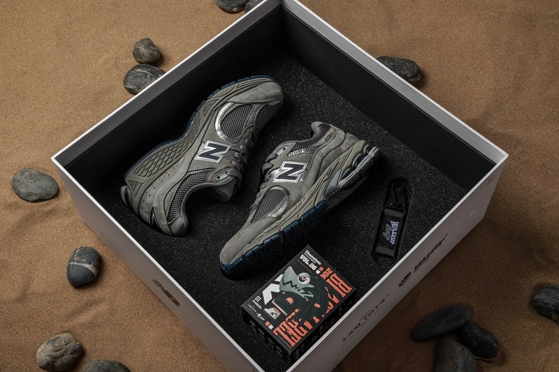 LAMTOYS,WAZZUPbaby,New Balance  买鞋送盲盒！火遍全网的「变色龙」联名 NB 来了！
