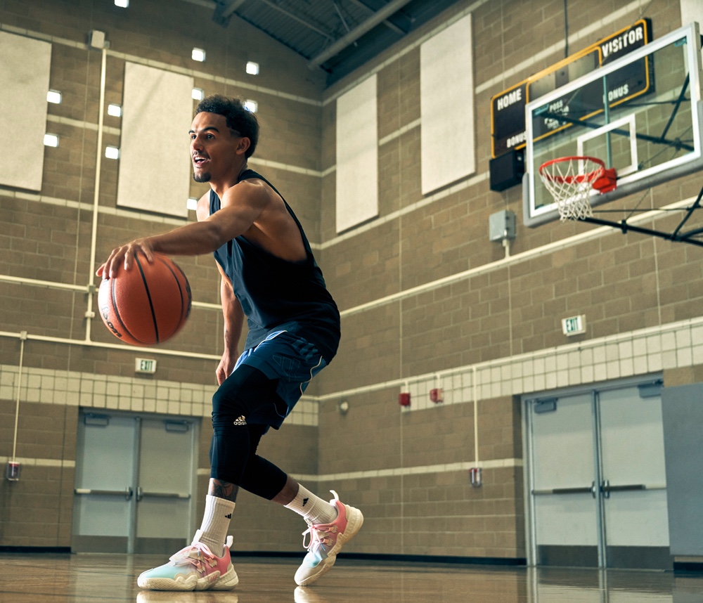 adidas,Trae Young 1  双重缓震有点狠！等了 3 年「特雷·杨一代」终于来了！