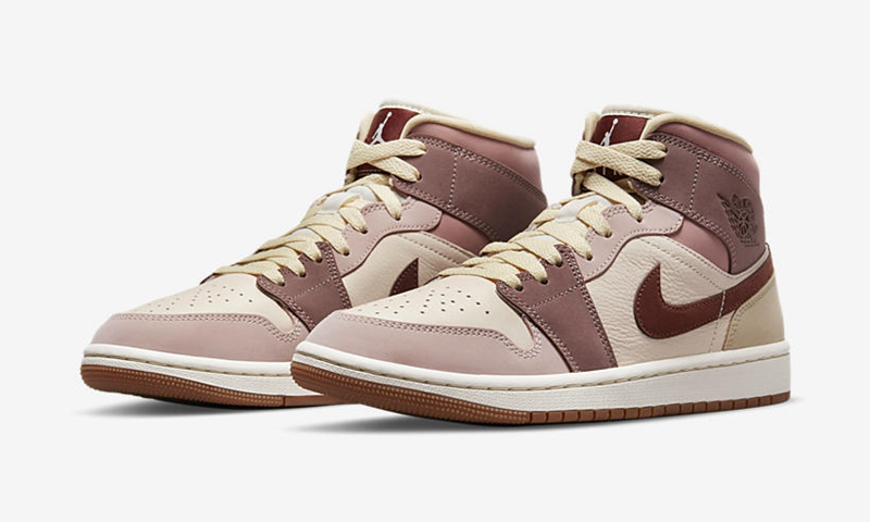 Air Jordan 1 Mid ,DO7440-821  可爱脏粉装扮！全新配色 Air Jordan 1 Mid 官图曝光！