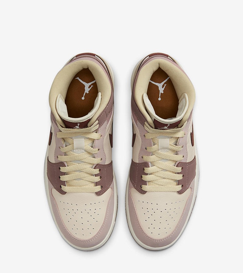 Air Jordan 1 Mid ,DO7440-821  可爱脏粉装扮！全新配色 Air Jordan 1 Mid 官图曝光！