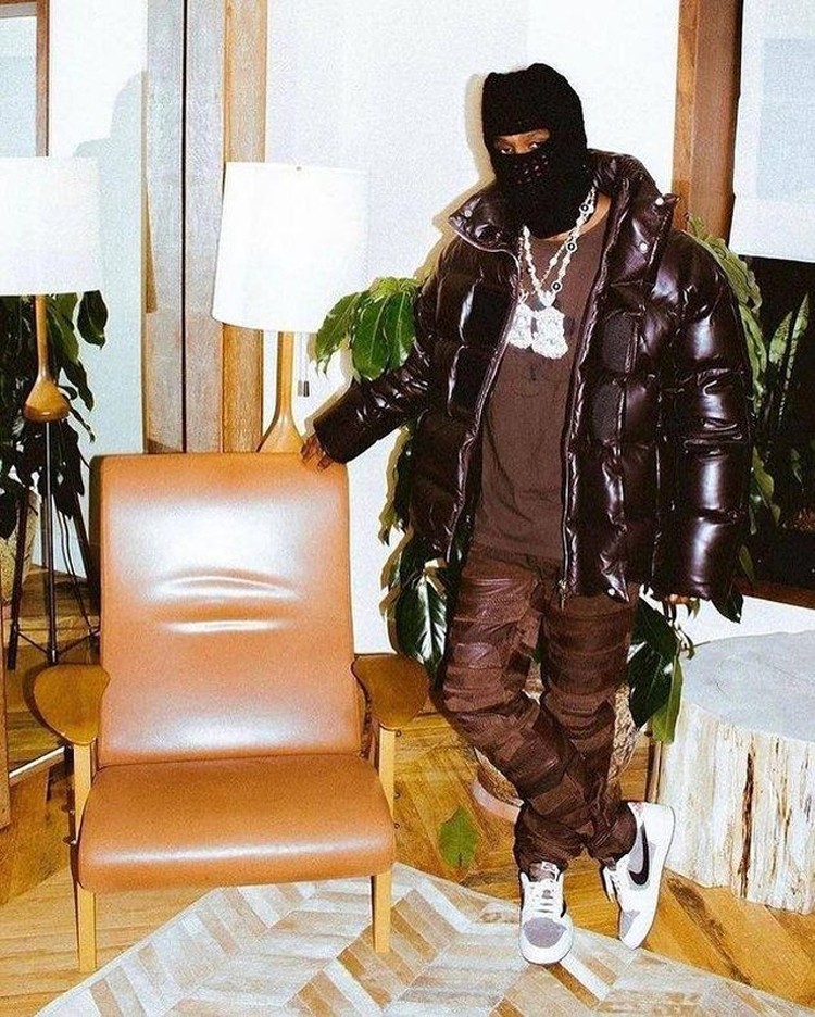 Travis Scott ,Air Jordan 1,AJ1  TS 女友晒全新「倒钩」AJ1！确定要发售了？