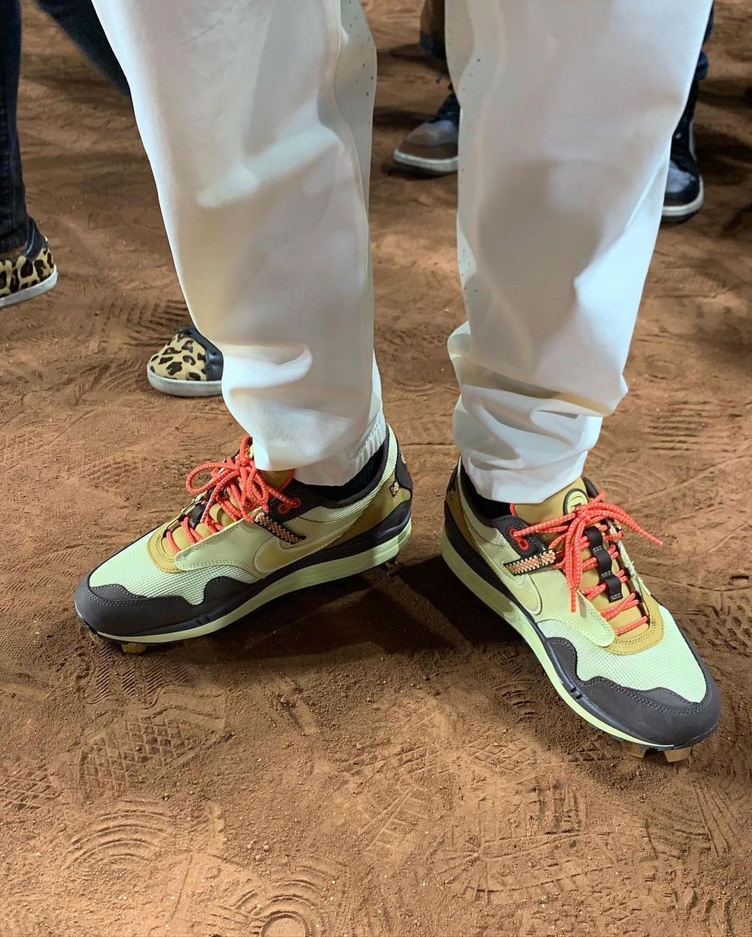 Nike,Travis Scott,Air Trainer  鞋子带兜 + 可拆鞋面！Travis Scott x Nike 新联名恐怕又要疯抢了！