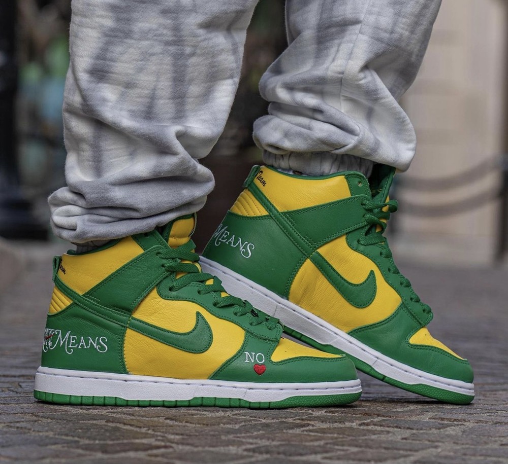 Nike,DN3741-700,Supreme x Nike  年底重磅鞋款！Supreme x SB Dunk 最新实物上脚曝光！