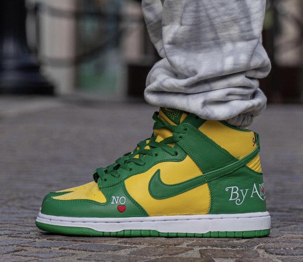 Nike,DN3741-700,Supreme x Nike  年底重磅鞋款！Supreme x SB Dunk 最新实物上脚曝光！