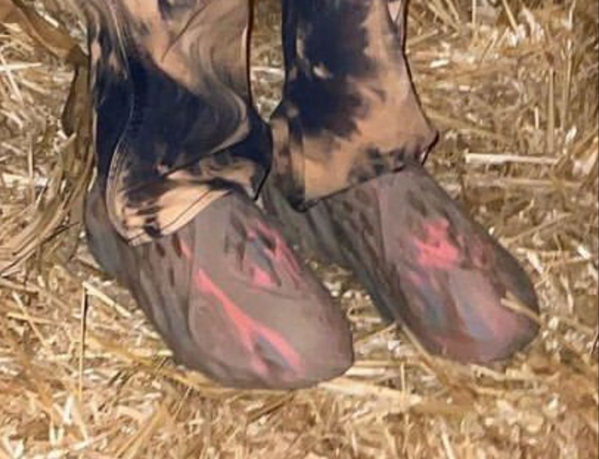 adidas,Yeezy Foam Runner,MX Sa  这颜值你给几分？！全新 Yeezy「洞洞鞋」实物曝光！