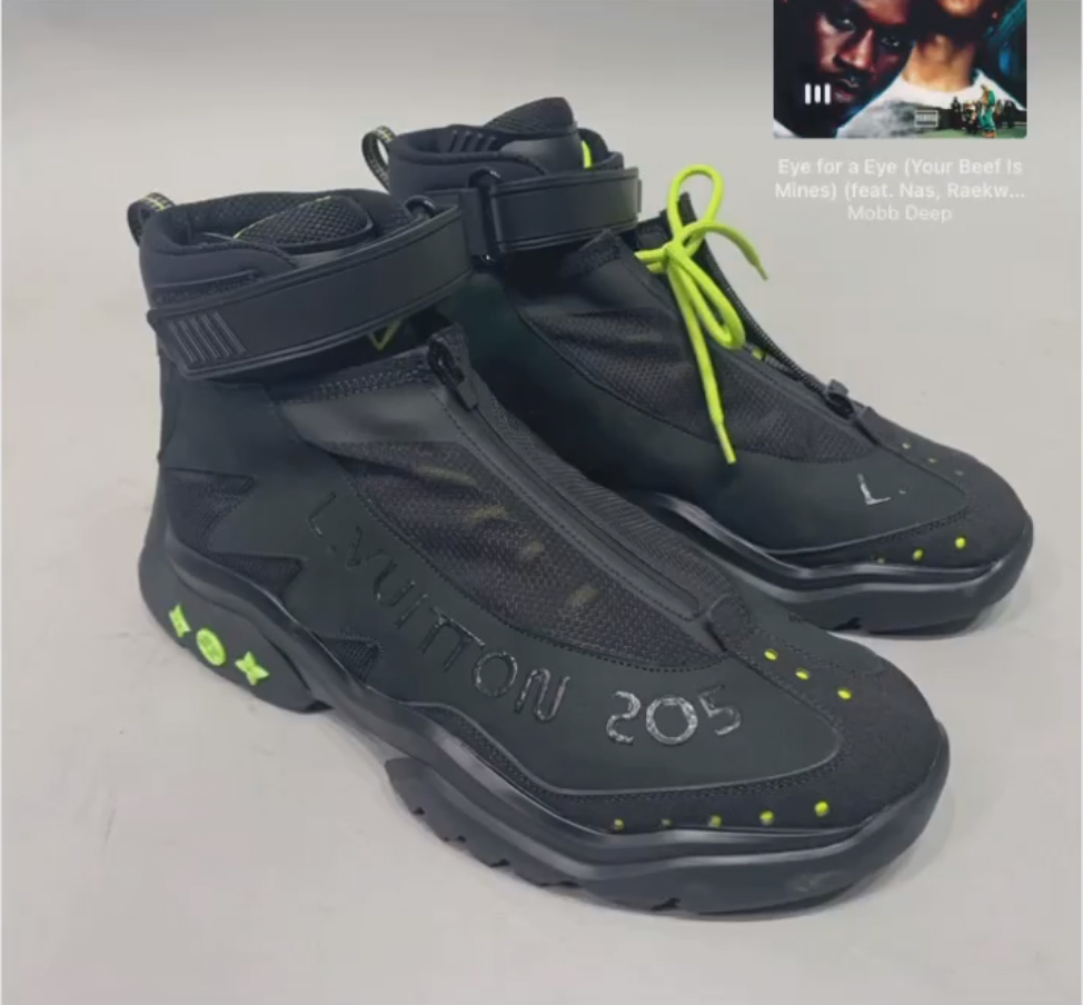 LV,2054  这是 LV 版 Air Max 95 吗？！你觉得它像哪双鞋？
