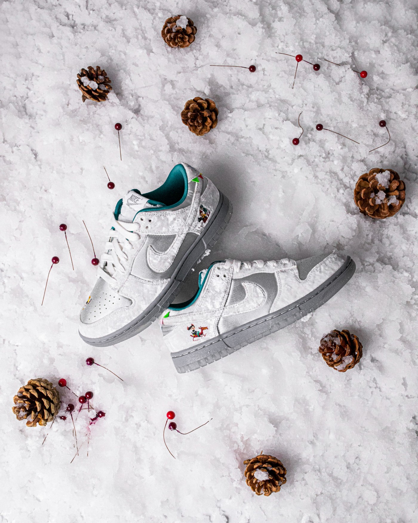 Nike,Dunk Low,发售  市价破五千！「冰雪节」Dunk 抢先开箱！小姐姐上脚确实美！马上发售！