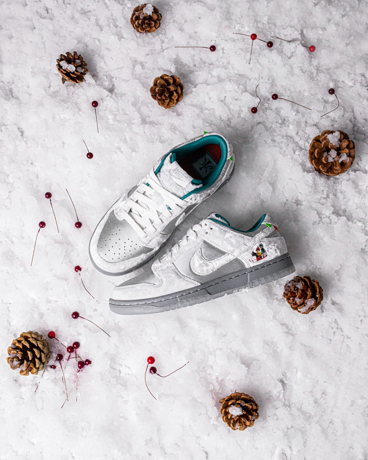 Nike,Dunk Low,发售  市价破五千！「冰雪节」Dunk 抢先开箱！小姐姐上脚确实美！马上发售！