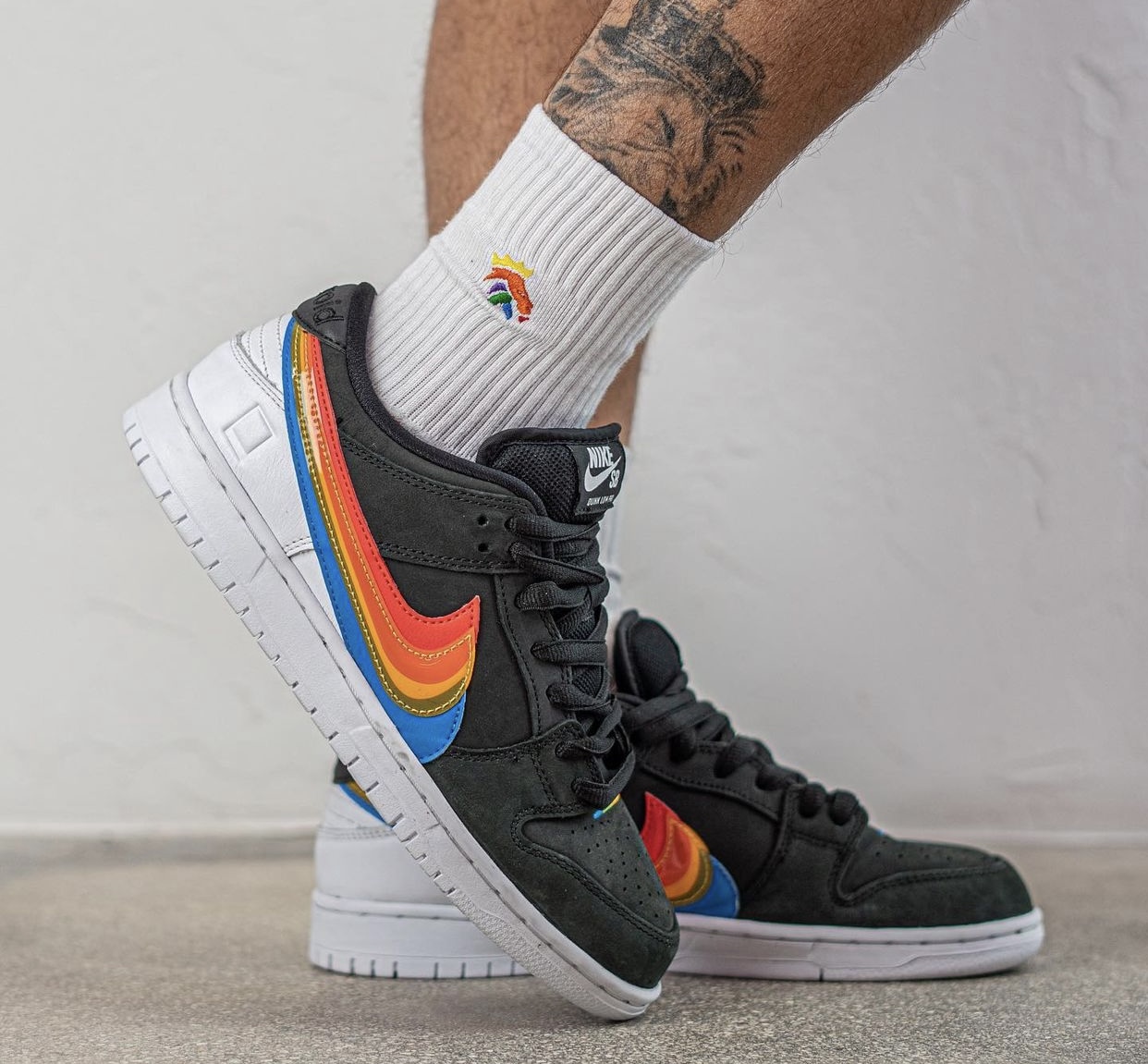Polaroid,Nike SB,Dunk Low,DH77  彩虹三层 Swoosh Logo！「宝丽来」Dunk SB 上脚曝光！