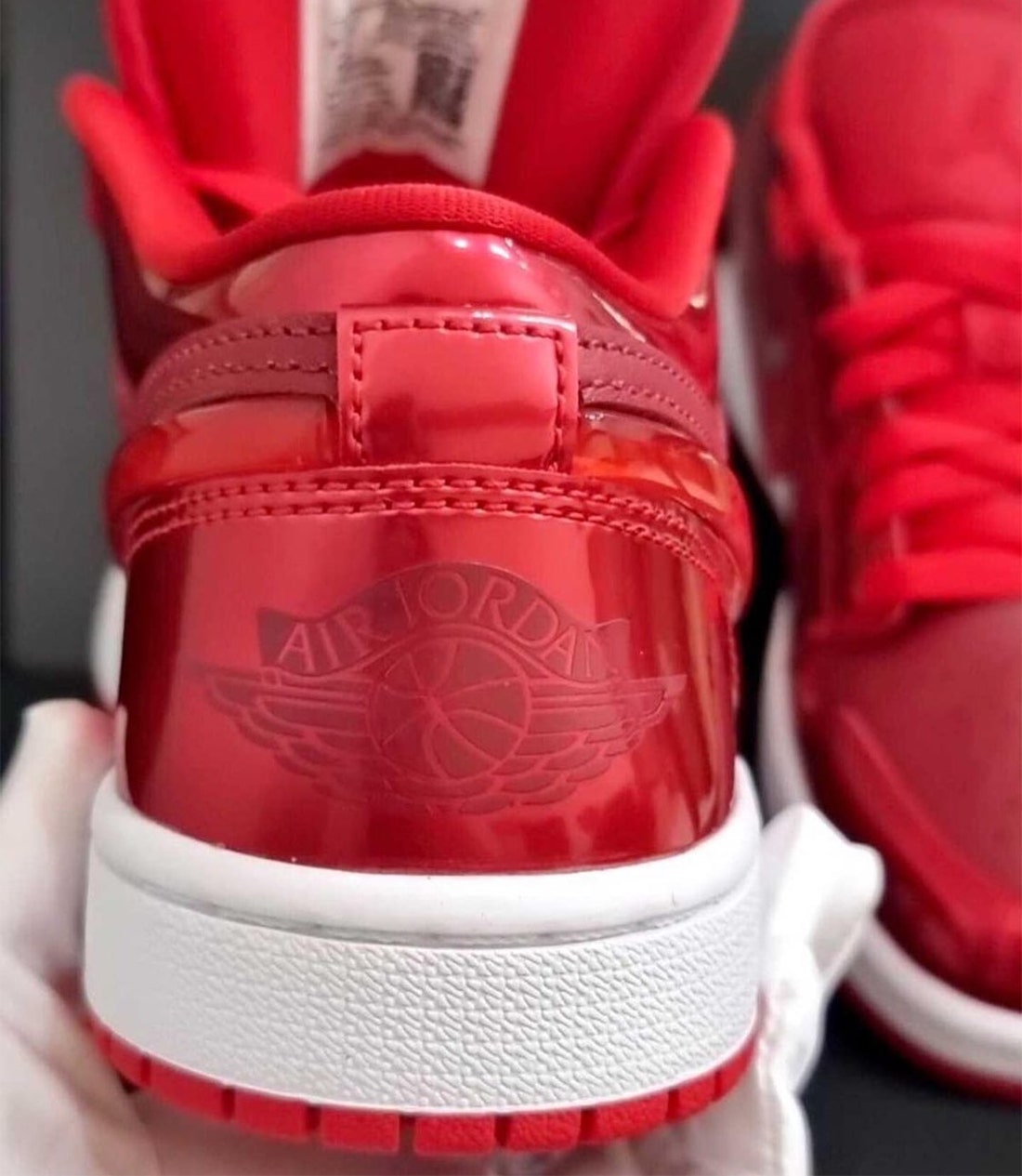 Nike,Air Jordan 1 Low SE,Pomeg  漆皮材质 + 亮眼配色！全新 Air Jordan 1 Low 实物图曝光！