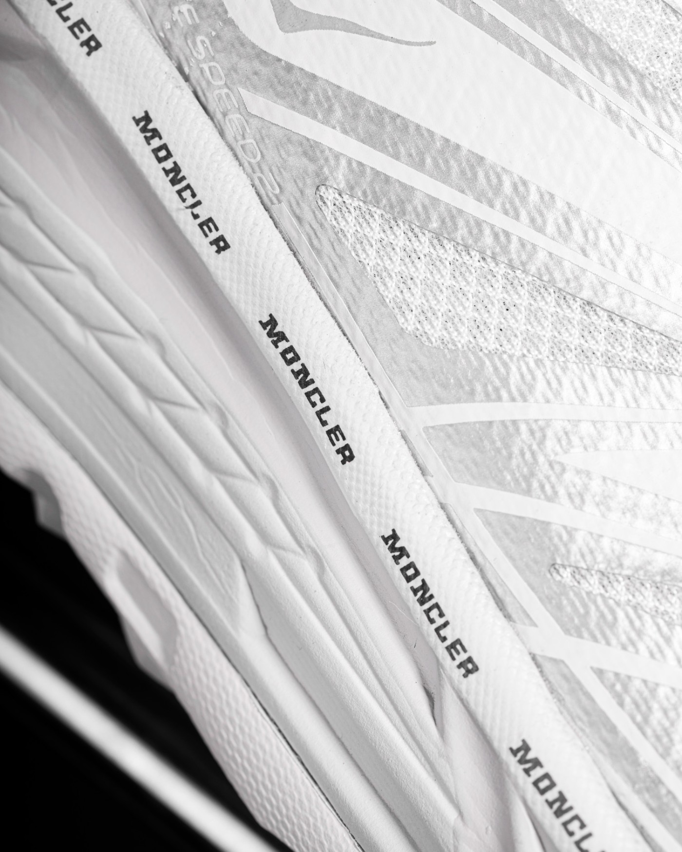 Mafate Speed 2,Moncler,HOKA ON  有钱人专属！本月最贵新鞋果然是它！定价好几千，还有人加 2000 买！