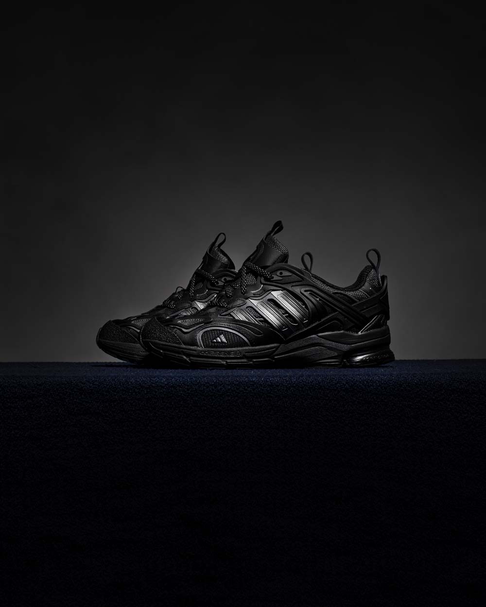 adidas,SPIRITAIN 2000 DELUXE,开  烦死了！穿这鞋总被搭讪：得好几千吧？网友：「黑武士」帅啊！