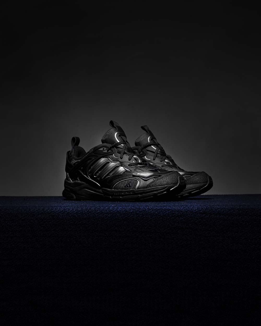 adidas,SPIRITAIN 2000 DELUXE,开  烦死了！穿这鞋总被搭讪：得好几千吧？网友：「黑武士」帅啊！