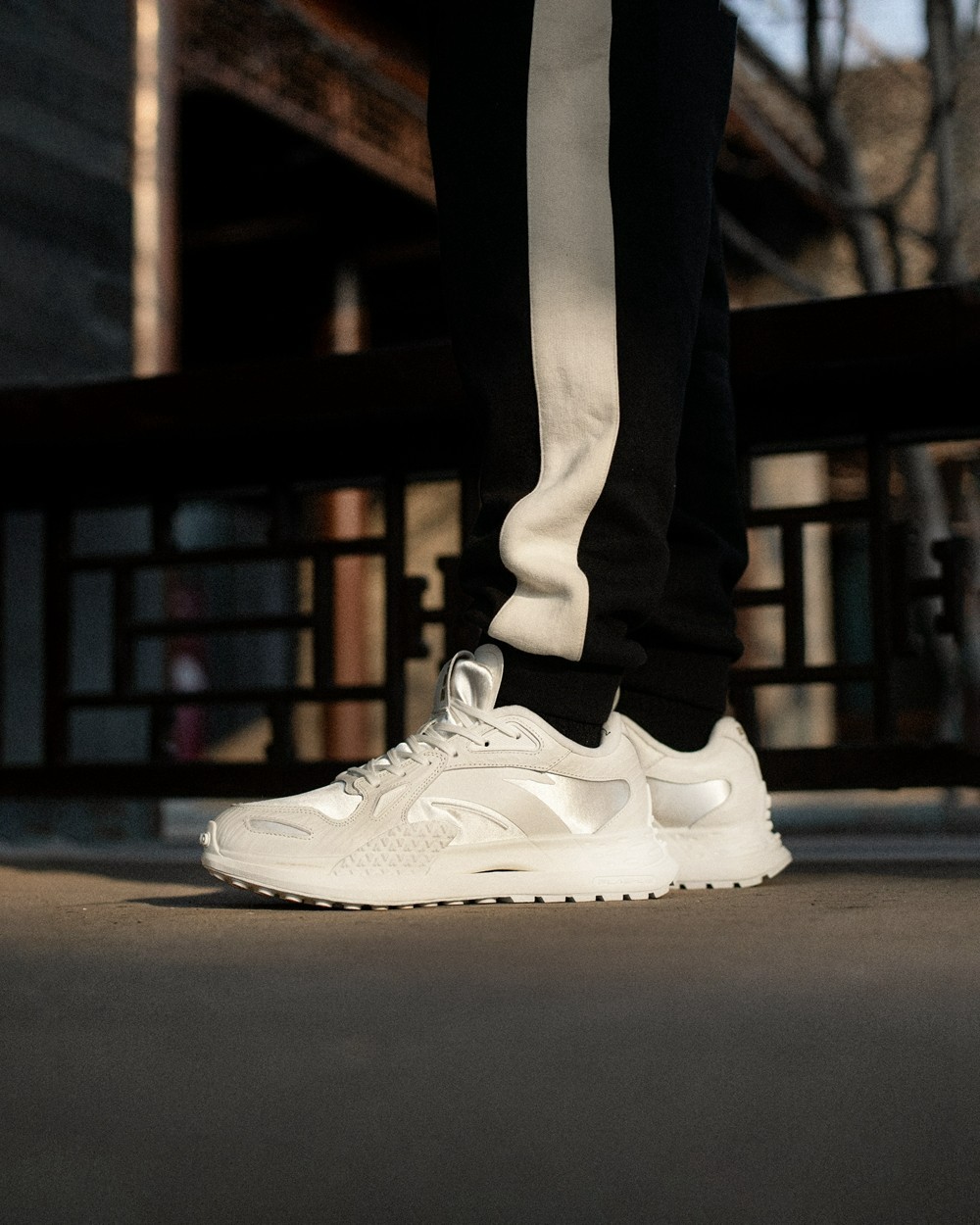 编辑部上脚,Nike,adidas  最近新鞋涨价真离谱！这双联名鞋三天暴涨五千！还有双 AJ1 市价悄悄翻 7 倍…