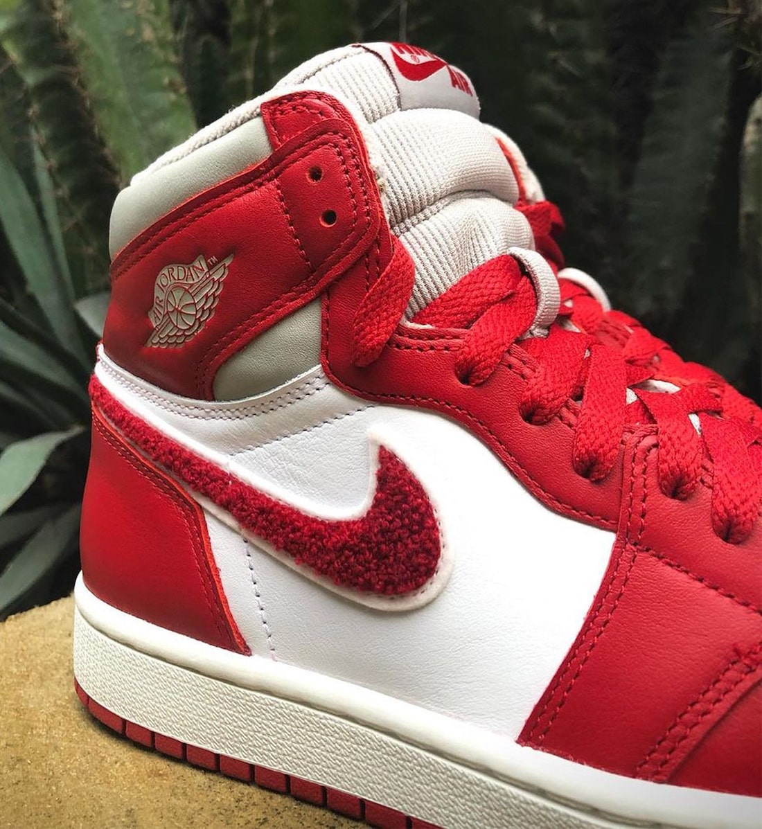Air Jordan 1,AJ1,OG,WMNS “Chen  白红遇上新颖植绒！全新 Air Jordan 1 实物图曝光！