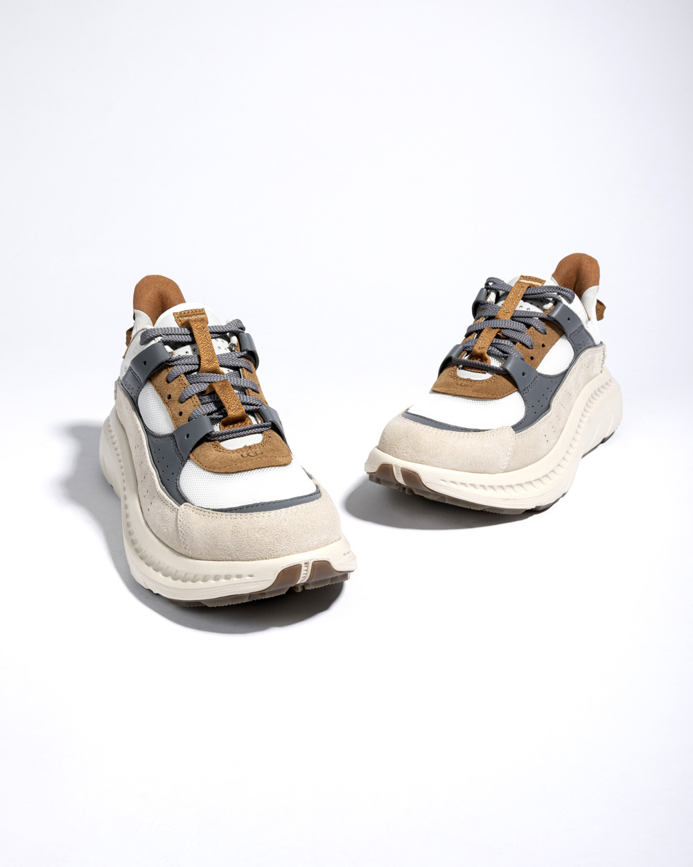 CA805,UGG  上脚增高 5 厘米！这双 UGG 一年四季都能穿！