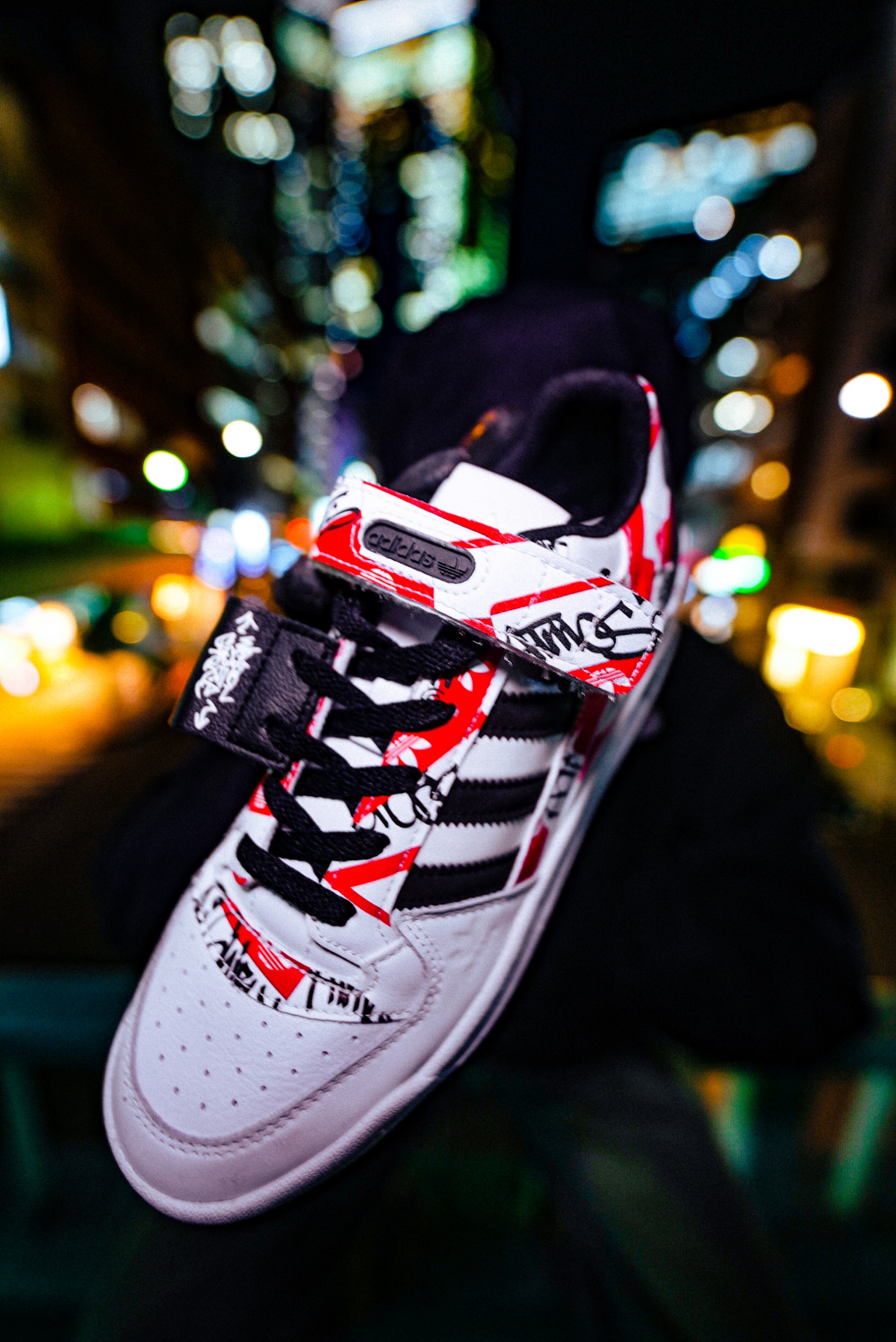 发售,adidas,Forum Low,GW3487  黑红涂鸦太帅！全新 Forum Low 即将发售！