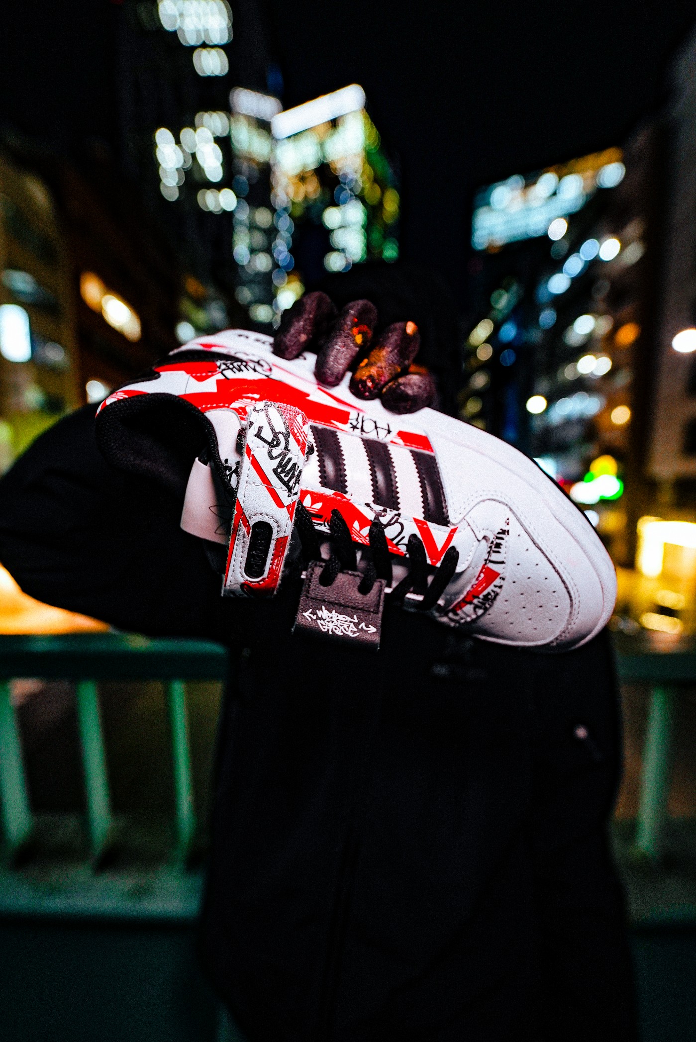 发售,adidas,Forum Low,GW3487  黑红涂鸦太帅！全新 Forum Low 即将发售！
