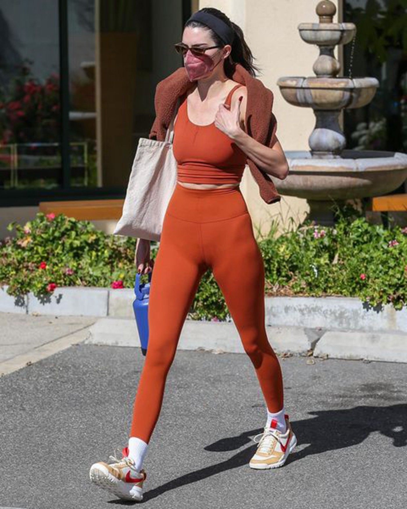 Kendall Jenner,Nike,Tom Sachs  大长腿配天价鞋！肯豆上脚 Nike「火星鞋」2.0！