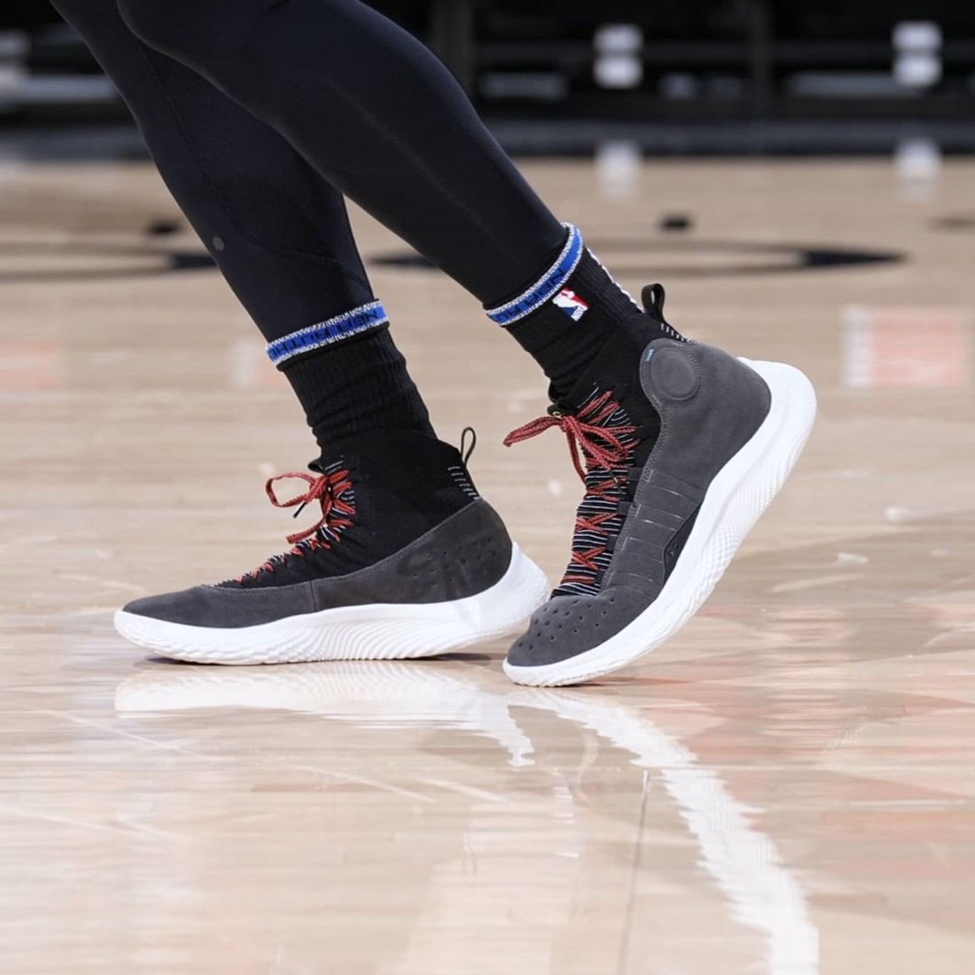 Under Armour,Curry 4,Flow  UA 也玩复刻升级？全新 Flow 中底 Curry 4 上脚图曝光！