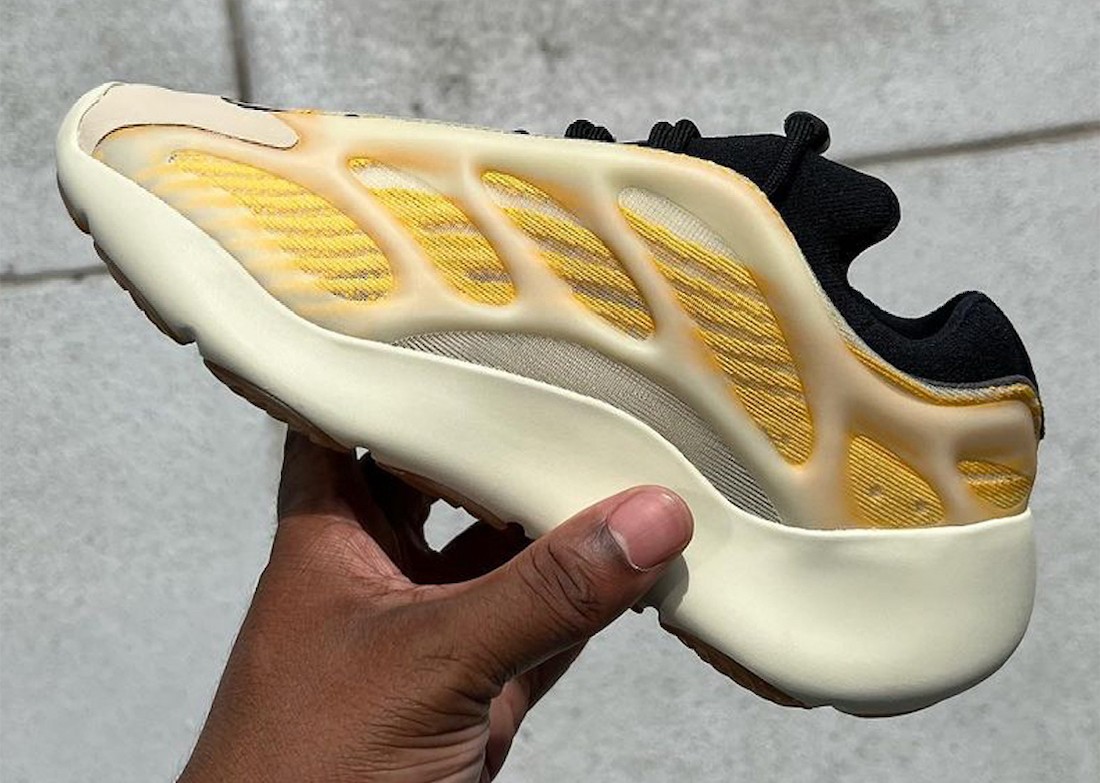 adidas,Yeezy,700 V3,Mono Saffl  老活新整！「红花」Yeezy 700 V3 Mono 版本实物曝光！
