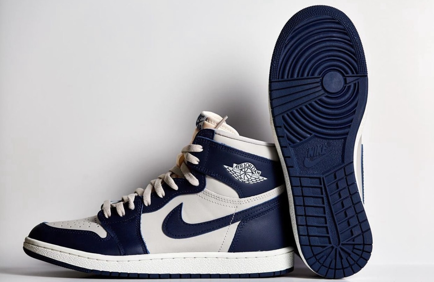 Nike,Air Jordan,元年配色  元年 AJ 都悄悄起飞！白红 AJ4 又涨了大几百！这几双现在抄底来得及！