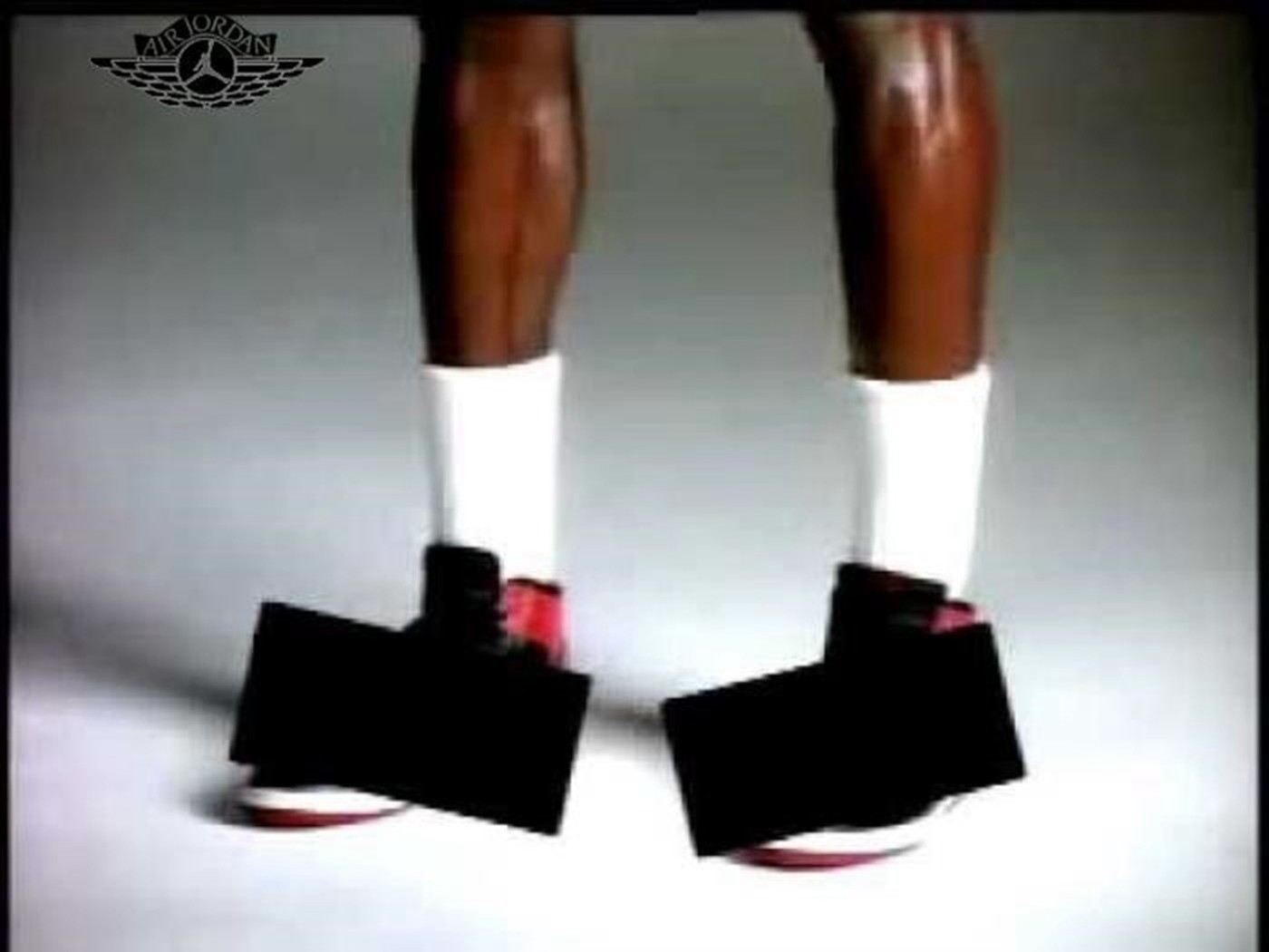 Nike,Air Jordan 1,Banned  上次市价 ￥35000+！「禁穿 AJ1」又回来了！明早发售拼手速！