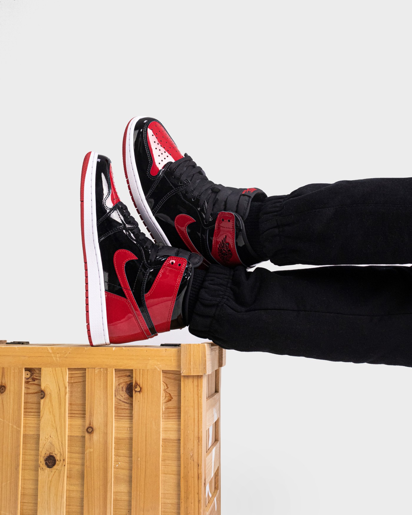 Nike  ​天价 Yeezy 一夜降 4K！元年 AJ 都低于原价了！最近买鞋太爽了吧！