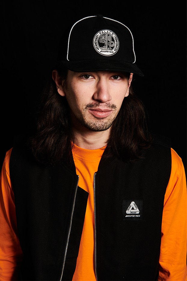 Palace,AMG  上次联名市价破万！Palace x AMG 周六小程序拼手速！