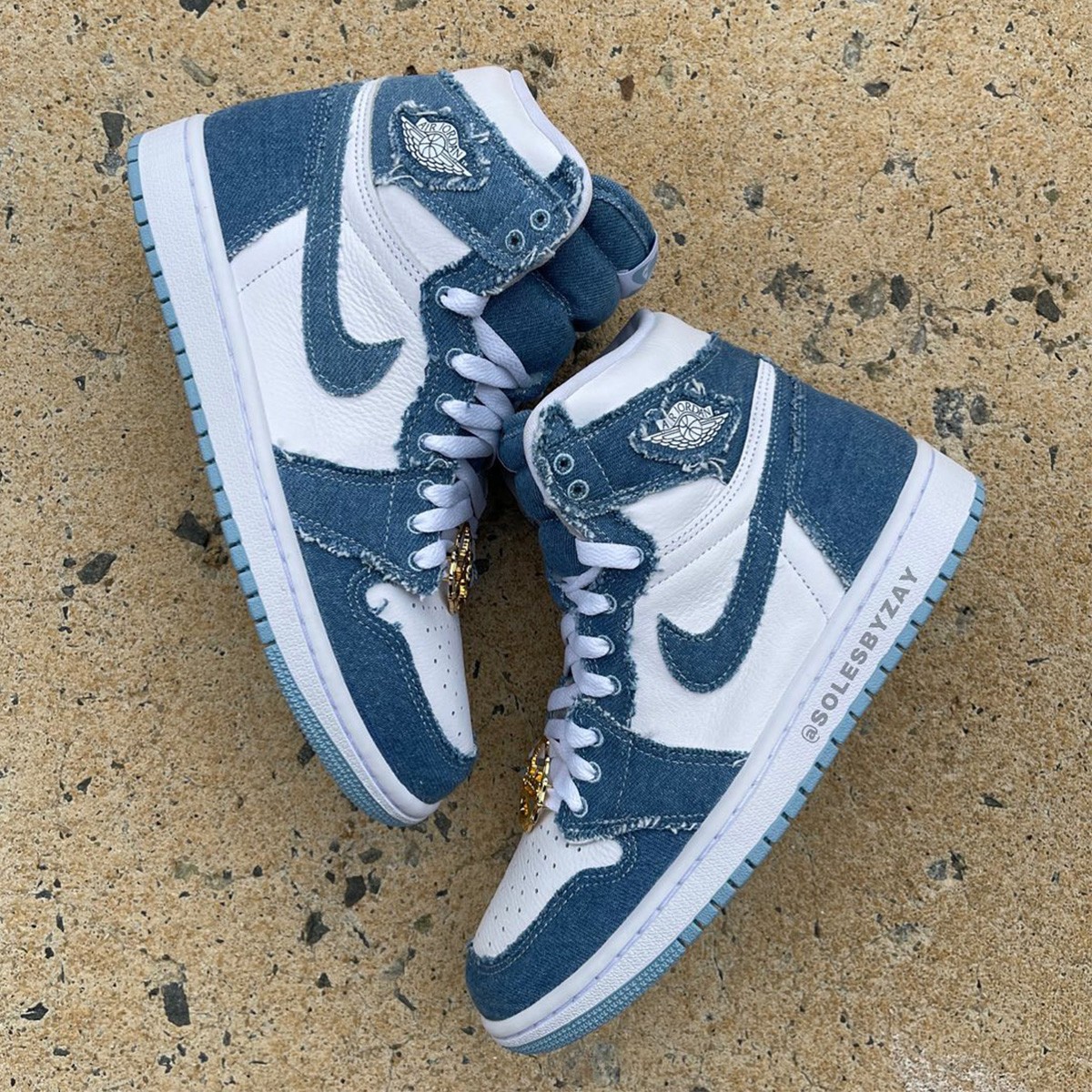 AJ1,Air Jordan 1,发售,DM9036-104  发售推迟！单宁 AJ1 完整实物曝光！金色鞋带扣超华丽！