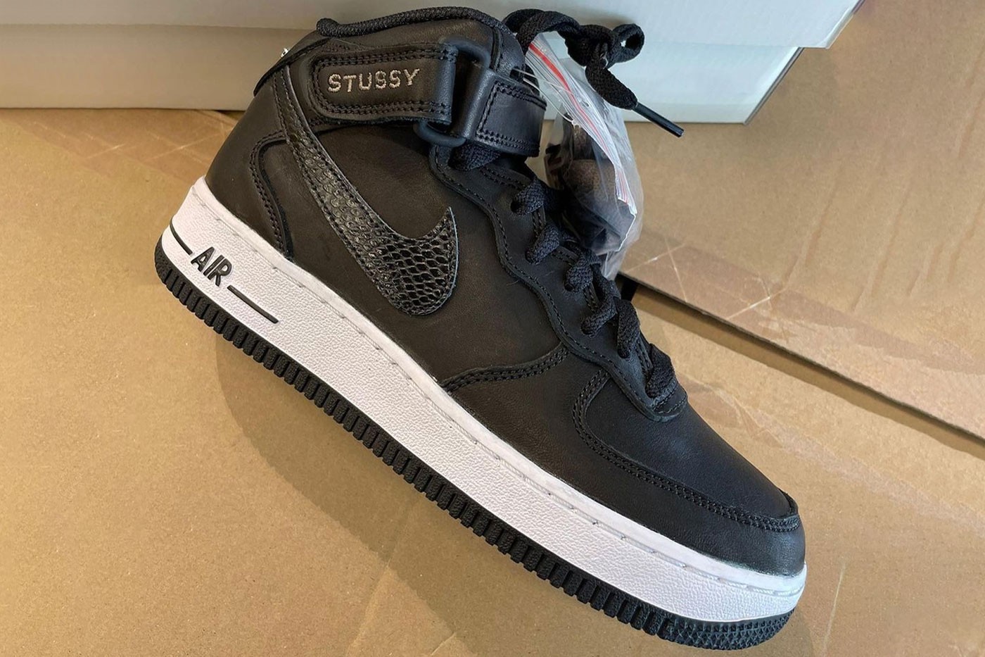 Stüssy,Nike,Air Force 1 Mid,Bl  「鳄鱼皮」Swoosh 有点壕！Stüssy x AF1 新配色实物曝光！