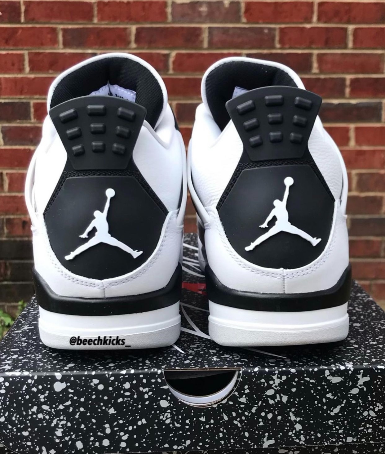Air Jordan 4,AJ,AJ4,Military B  最新实物曝光！都在等的「小白水泥」AJ4 六月发售！
