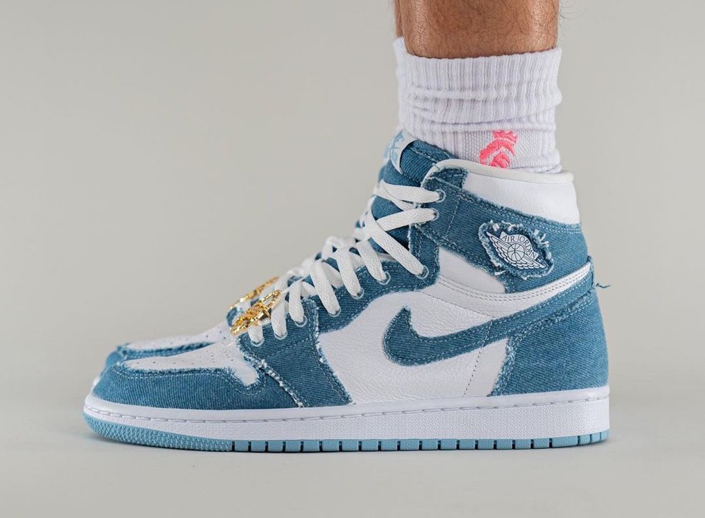 DM9036-104,Denim,Air Jordan 1,  水洗破坏堪比「Levis 联名」！「丹宁」AJ1 上脚图来了！