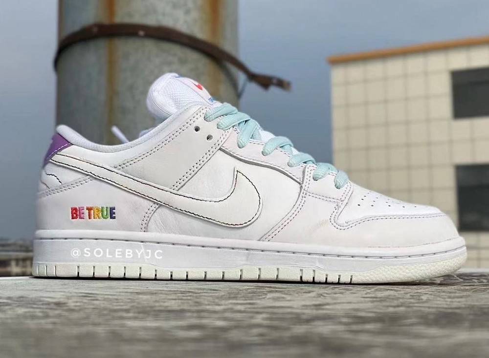 Nike,SB Dunk Low,Be True,DR487  光变色 + 彩虹渐变！全新 SB Dunk Low 实物图曝光！