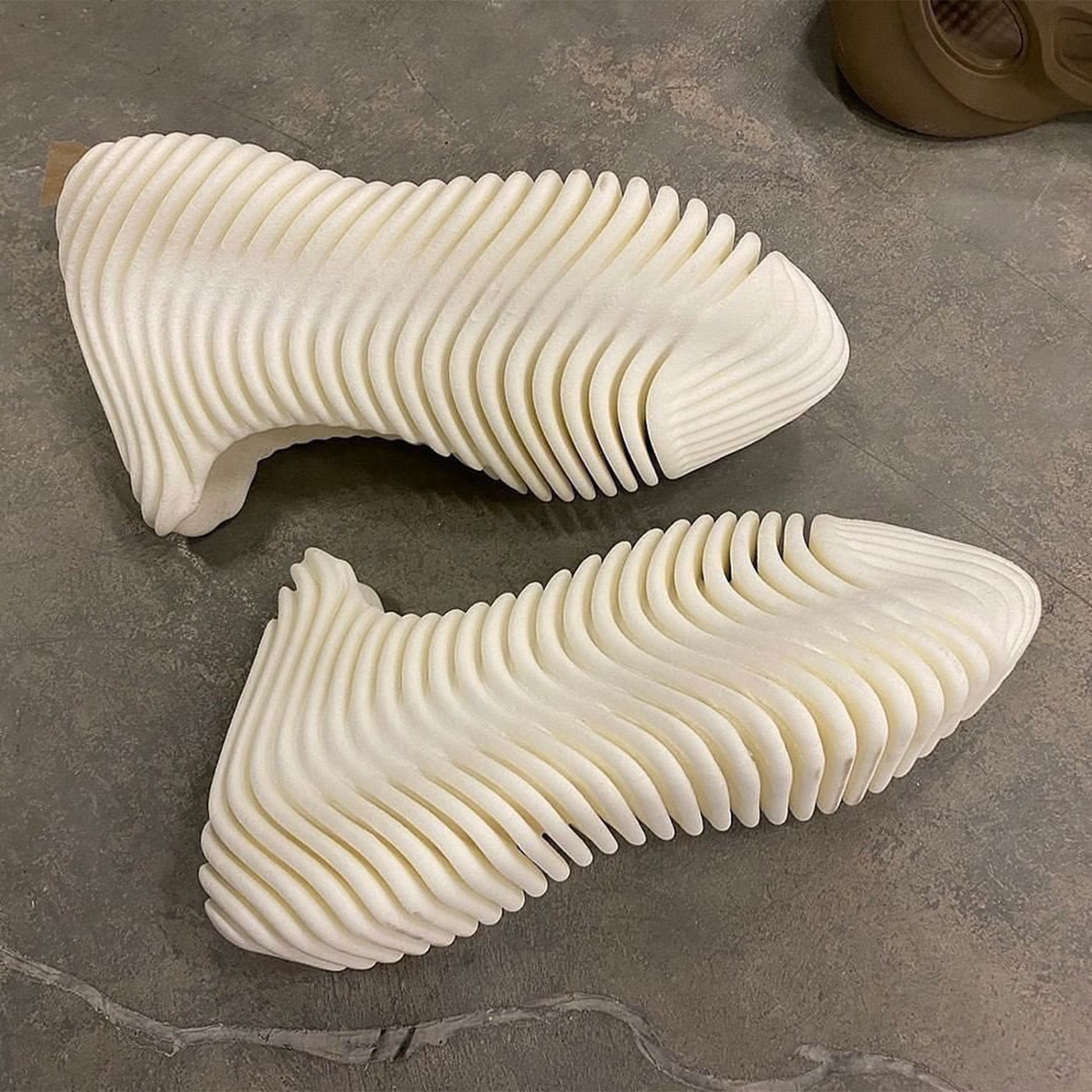 adidas,YZY D.Rose,  罗斯上脚 Yeezy 联名「脊椎鞋」！曝光两年还不发售！