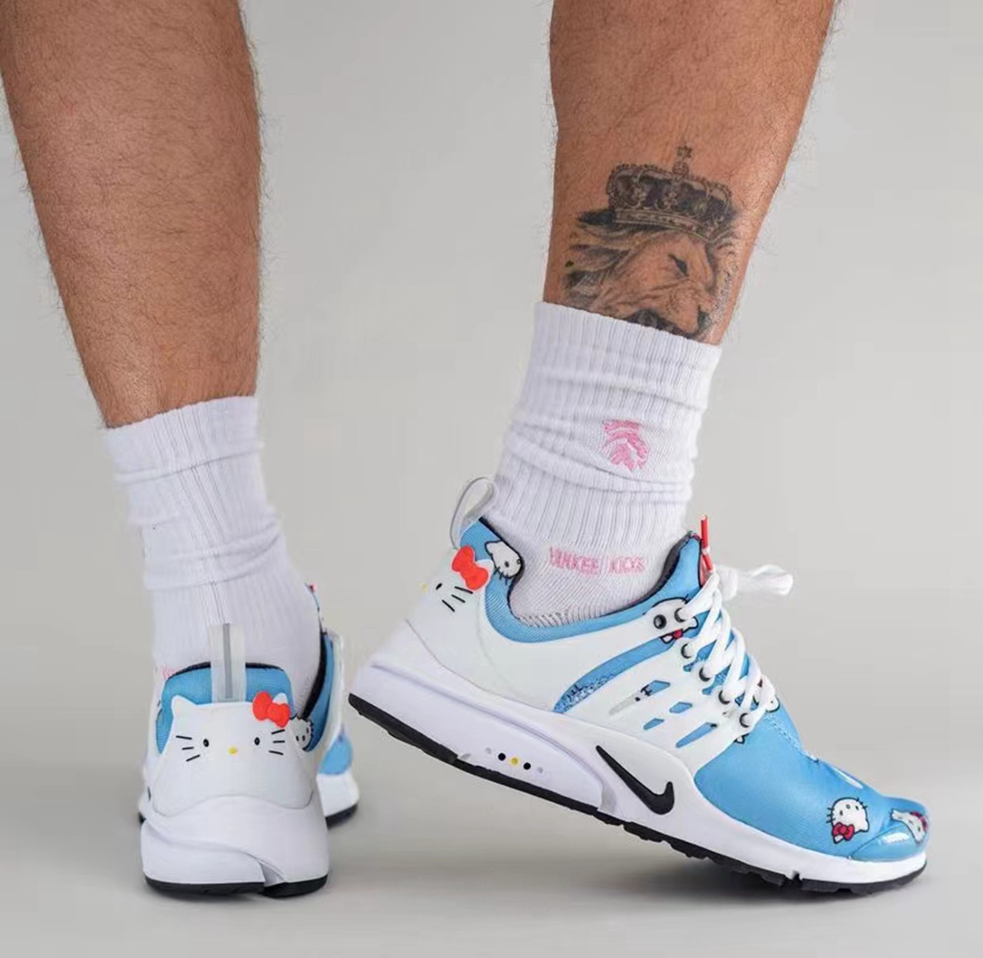 Nike,Air Presto,Hello Kitty  市价令人惊喜！Hello Kitty 联名 Air Presto 实物上脚来了！