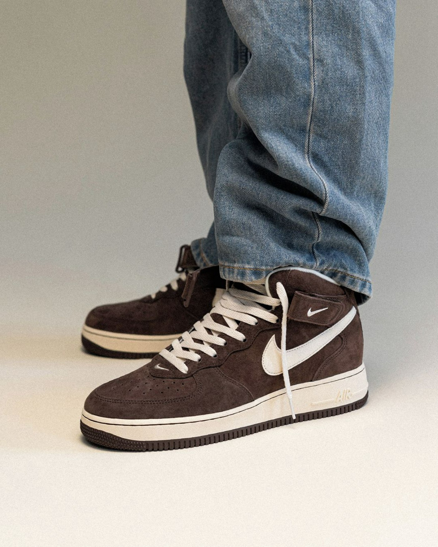 Nike,Air Force 1 Mid,Chocolate  「巧克力」AF1 实物上脚曝光！SNKRS 现已正式发售！